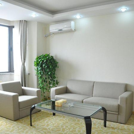Super 8 Hotel Qingdao Railway Station Gui Zhou Road Ngoại thất bức ảnh