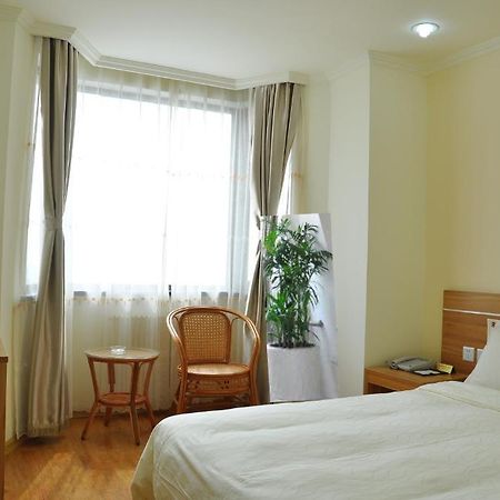 Super 8 Hotel Qingdao Railway Station Gui Zhou Road Ngoại thất bức ảnh