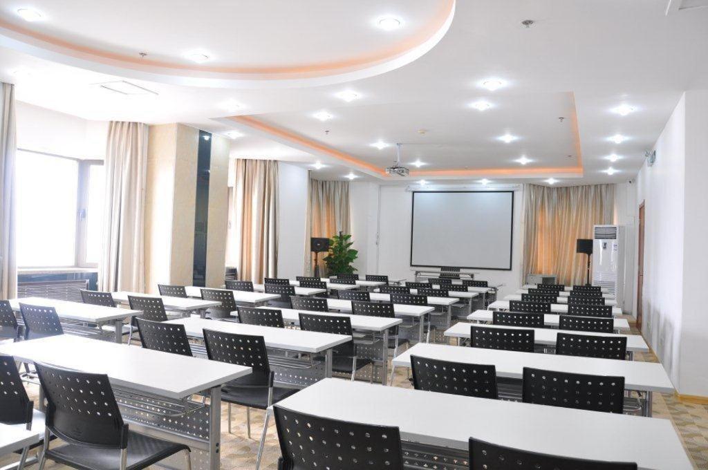 Super 8 Hotel Qingdao Railway Station Gui Zhou Road Ngoại thất bức ảnh