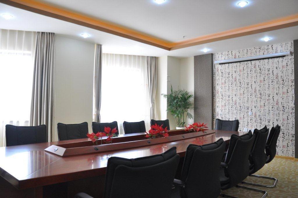 Super 8 Hotel Qingdao Railway Station Gui Zhou Road Ngoại thất bức ảnh