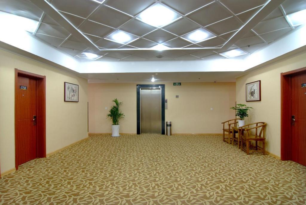 Super 8 Hotel Qingdao Railway Station Gui Zhou Road Ngoại thất bức ảnh